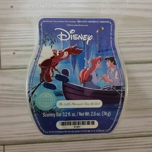 Scentsy Bar in The Little Mermaid: Kiss the Girl